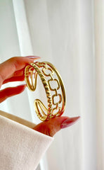 Elegant Gold bracelet