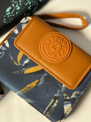 Wallet in brown jeans