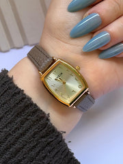 Elegant Arabic Timepiece 3