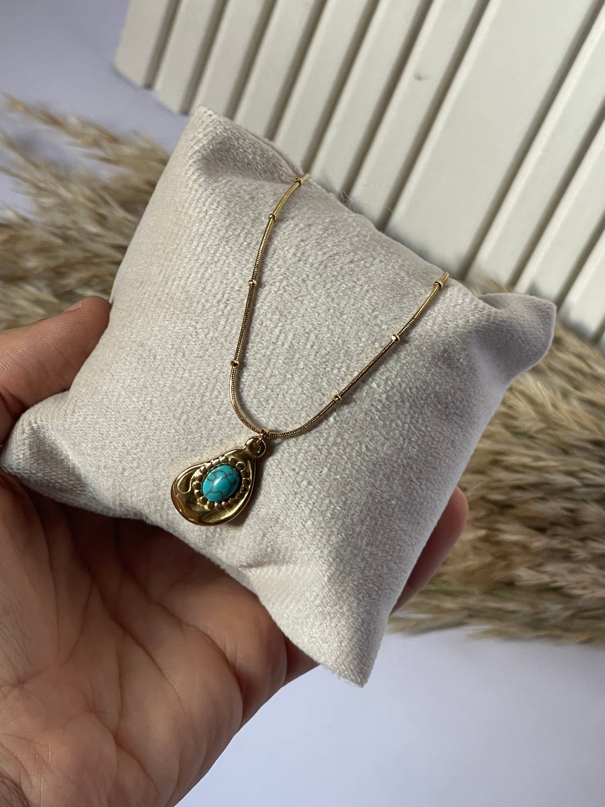 Elegant necklace