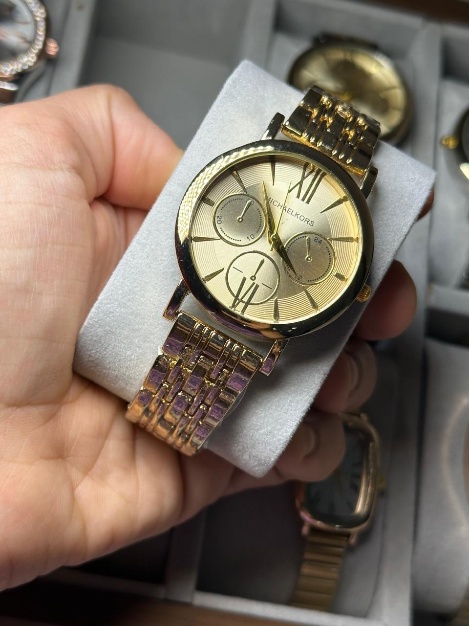 MICHAELKORS IN GOLD