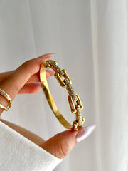 Shiny bangle