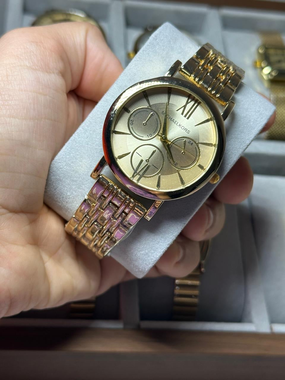 MICHAELKORS IN GOLD
