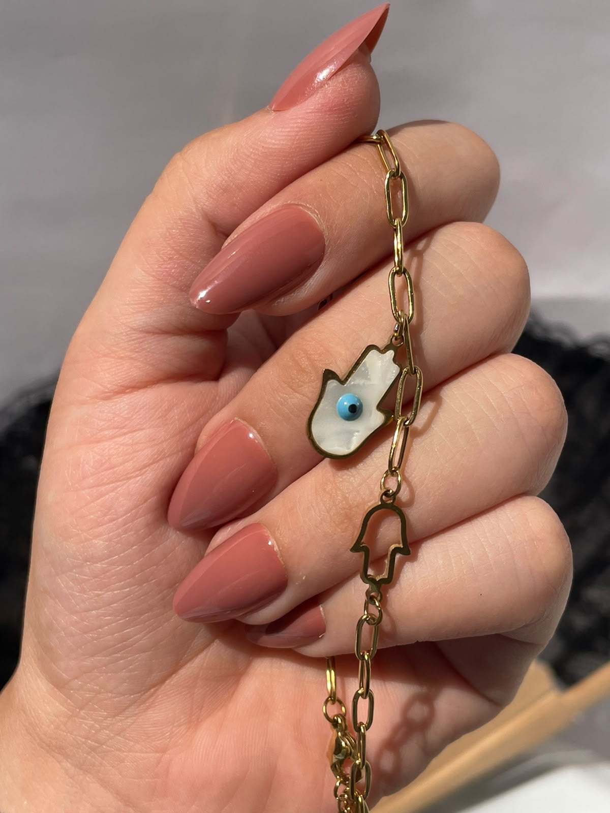 Hamsa glow