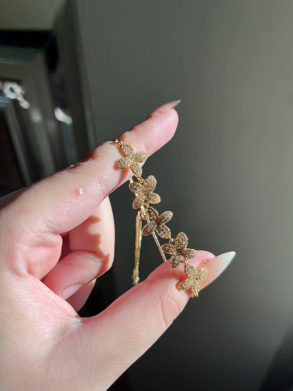 Shiny flowers bracelet