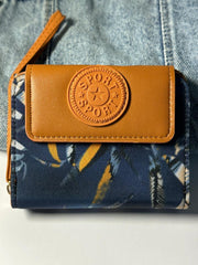 Wallet in brown jeans