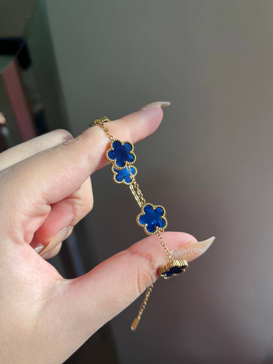 Dark blue flowers bracket