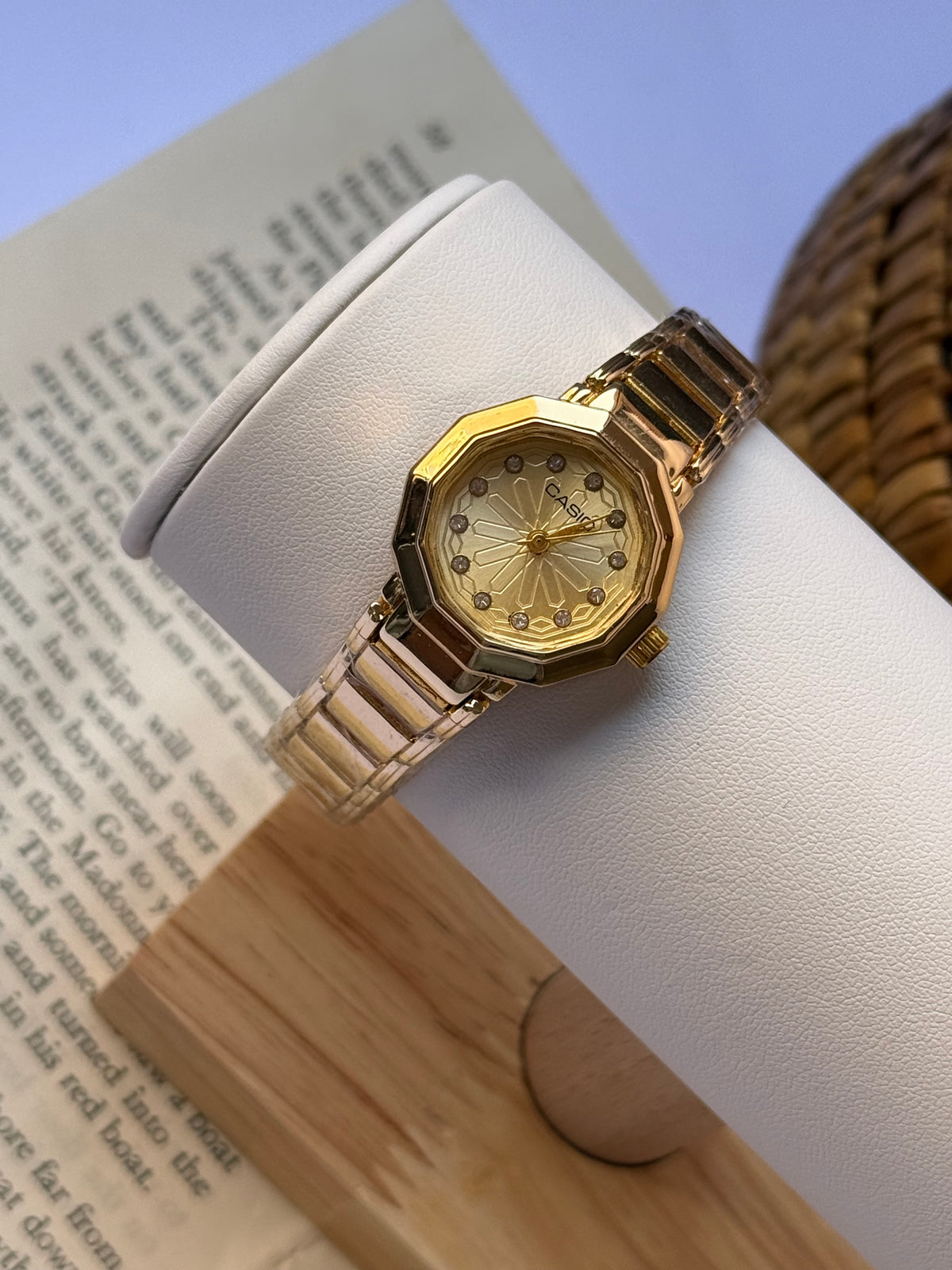 Mini round casio in classic