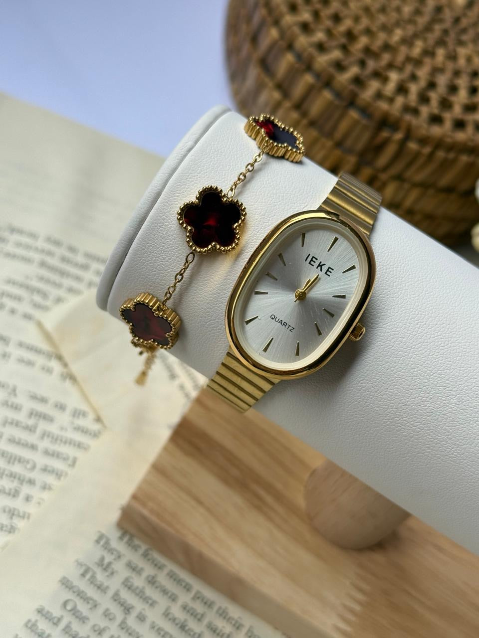 Ieke with burgundy flowers bracelet