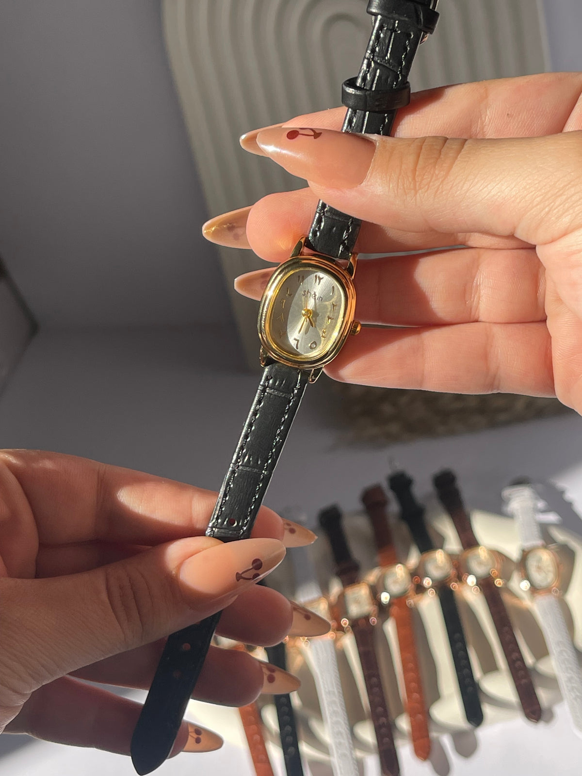 Shein oval leather watch in black