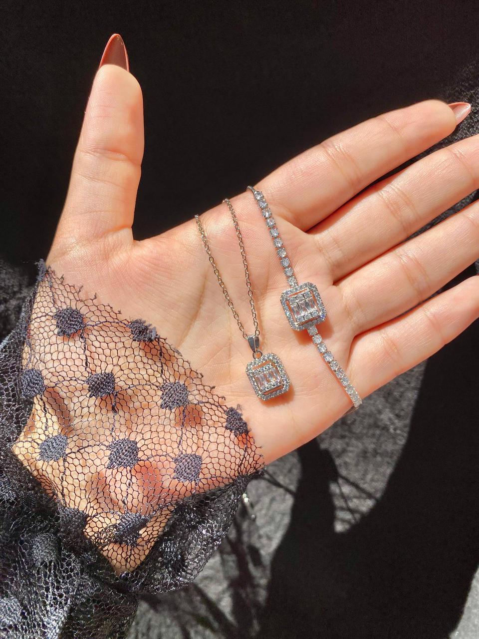 Queen bracelet and necklace in silver