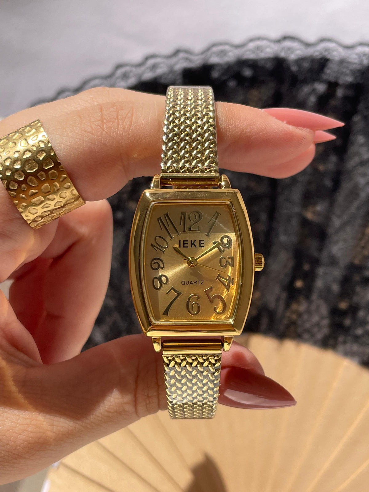 Ieke numeric in gold